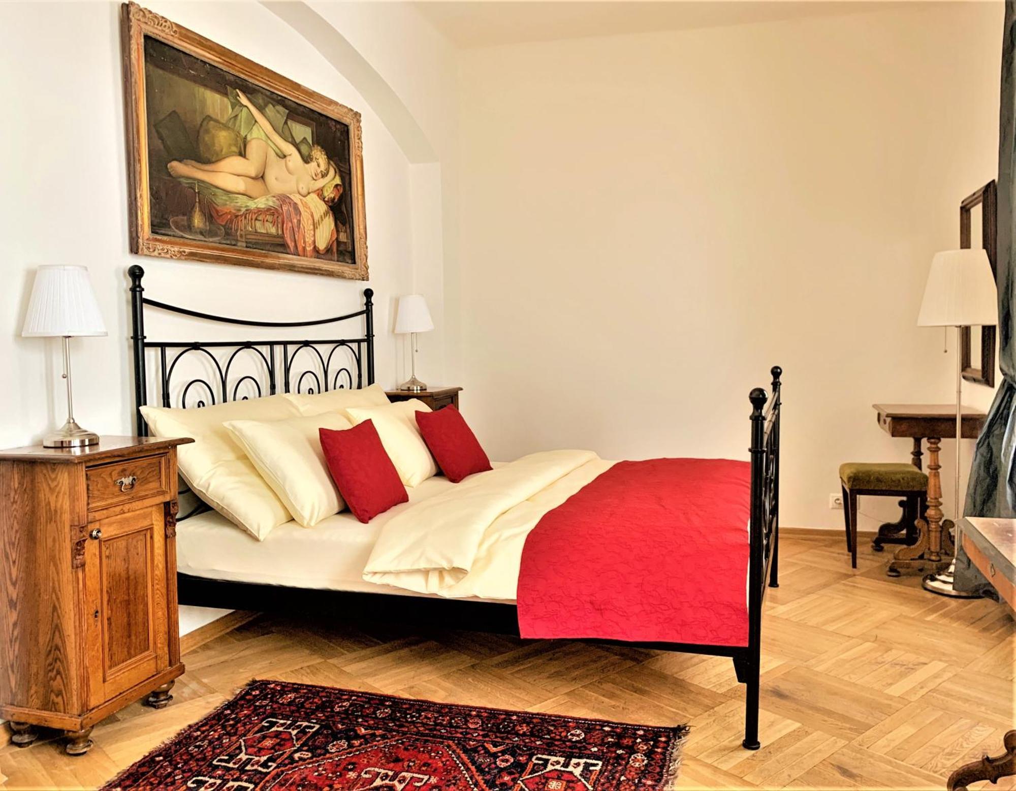 Small Luxury Palace Residence — Photos 1